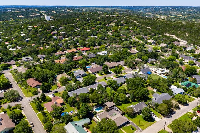 705 Overhill Dr, Kerrville, TX 78028