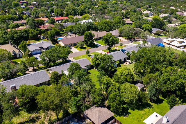 705 Overhill Dr, Kerrville, TX 78028