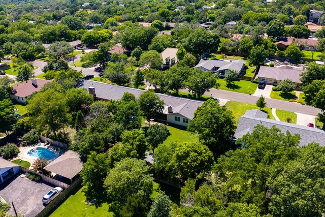 705 Overhill Dr, Kerrville, TX 78028