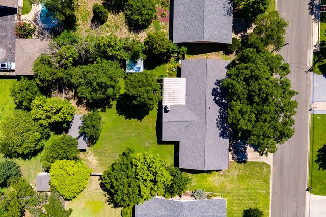 705 Overhill Dr, Kerrville, TX 78028