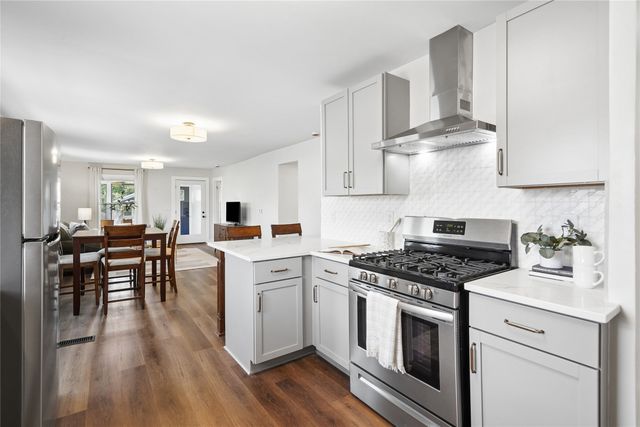 2819 Rollins Avenue, Des Moines, IA 50312