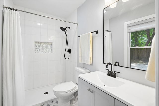 2819 Rollins Avenue, Des Moines, IA 50312