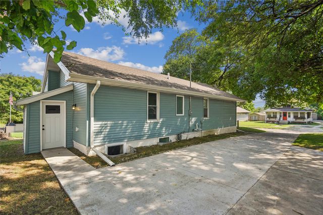 2819 Rollins Avenue, Des Moines, IA 50312