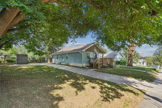 2819 Rollins Avenue, Des Moines, IA 50312