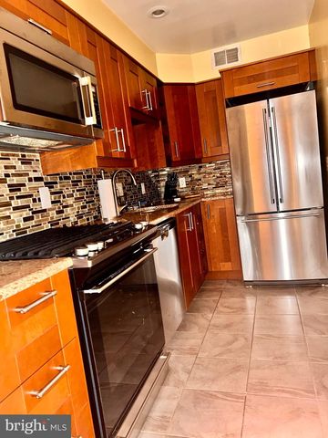 3066 PINEVIEW CT NE, Washington, DC 20018