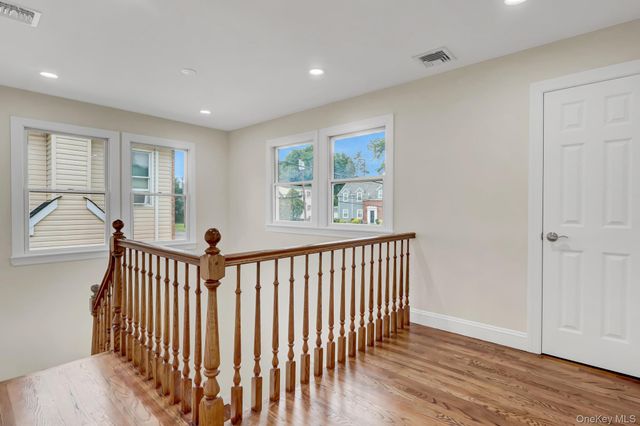 86 George Street, East Hills, NY 11577