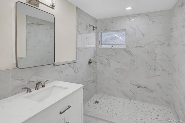 86 George Street, East Hills, NY 11577