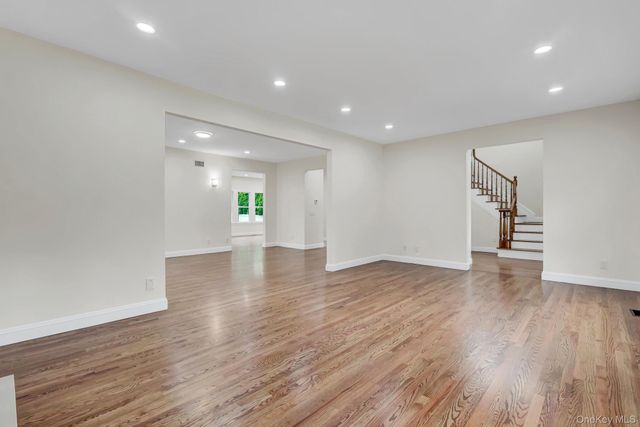 86 George Street, East Hills, NY 11577