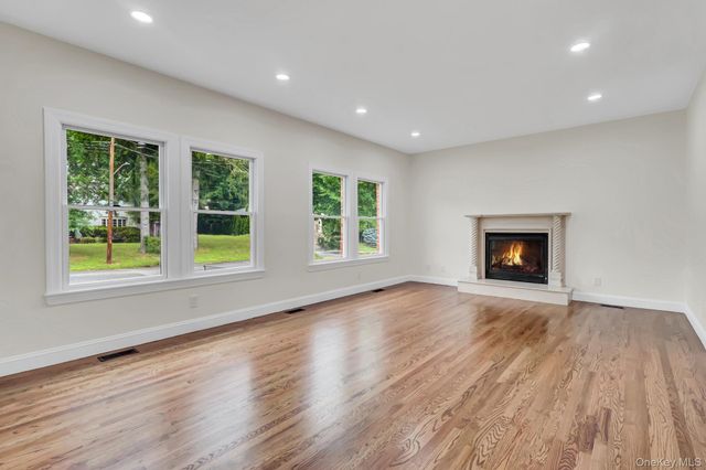 86 George Street, East Hills, NY 11577