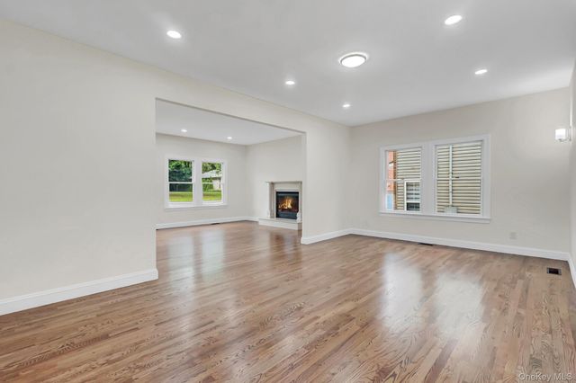 86 George Street, East Hills, NY 11577