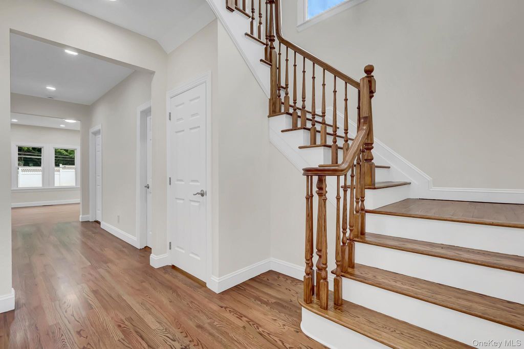 86 George Street, East Hills, NY 11577 — photo 3