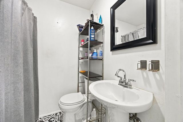 2137 Sacramento, Bakersfield, CA 93305