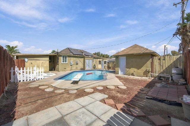 2137 Sacramento, Bakersfield, CA 93305