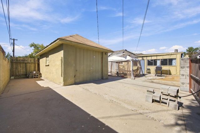 2137 Sacramento, Bakersfield, CA 93305