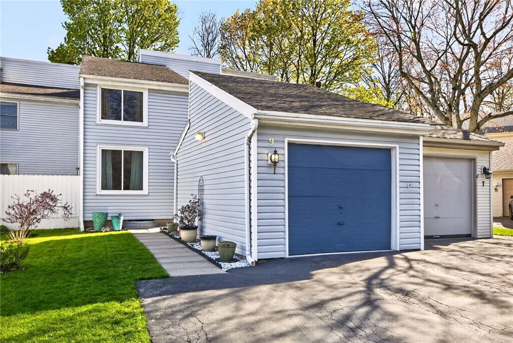 9 Brimsdown Circle, Perinton, NY 14450