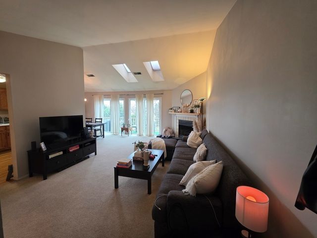 2791 Green Bridge Court V2, Schaumburg, IL 60194