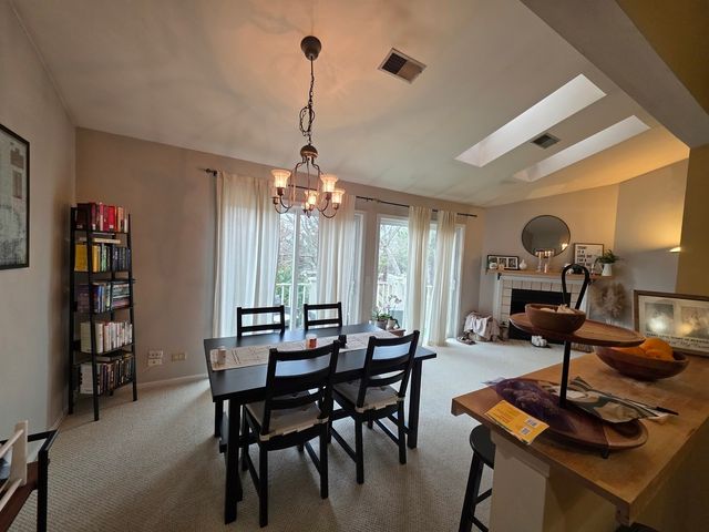 2791 Green Bridge Court V2, Schaumburg, IL 60194