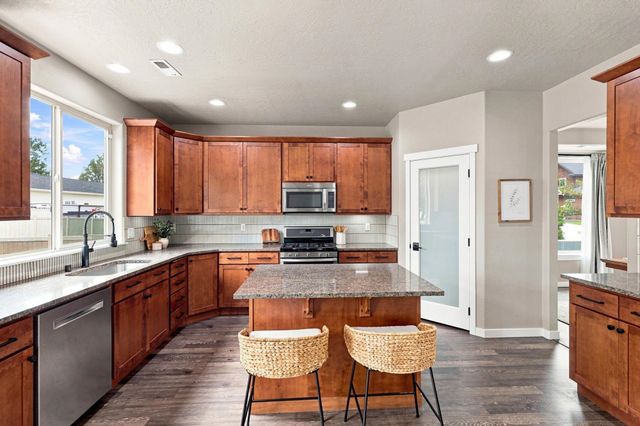 2823 W Sunset View Ln, Spokane, WA 99208