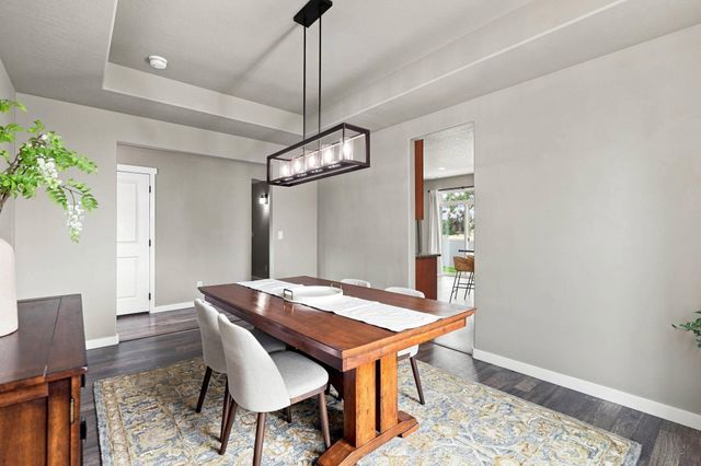 2823 W Sunset View Ln, Spokane, WA 99208