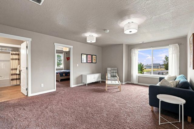 2823 W Sunset View Ln, Spokane, WA 99208