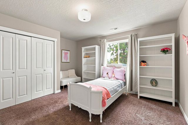 2823 W Sunset View Ln, Spokane, WA 99208
