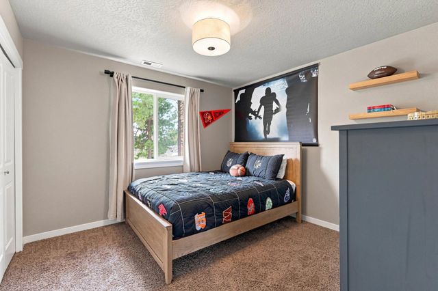 2823 W Sunset View Ln, Spokane, WA 99208