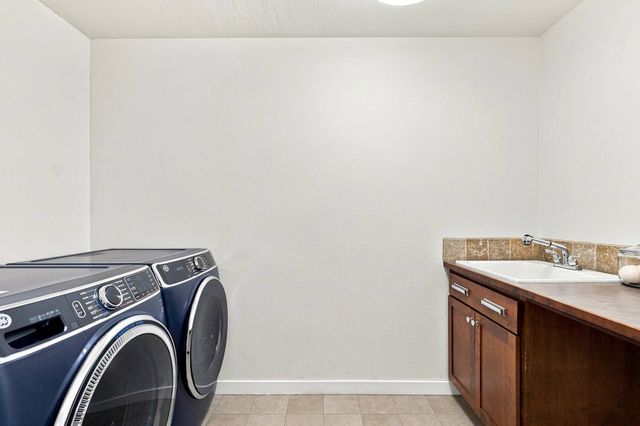 2823 W Sunset View Ln, Spokane, WA 99208