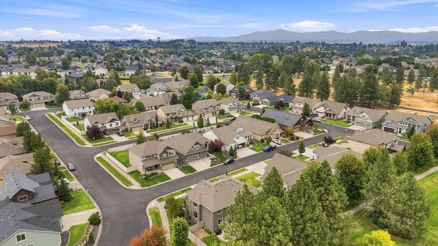 2823 W Sunset View Ln, Spokane, WA 99208