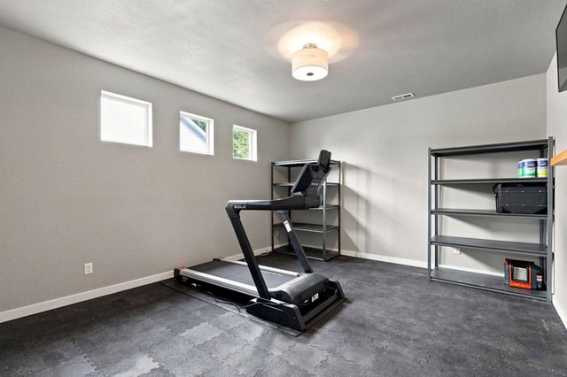 2823 W Sunset View Ln, Spokane, WA 99208