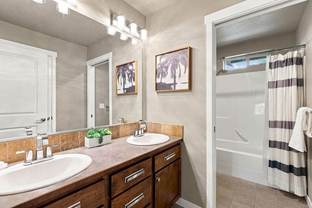 2823 W Sunset View Ln, Spokane, WA 99208