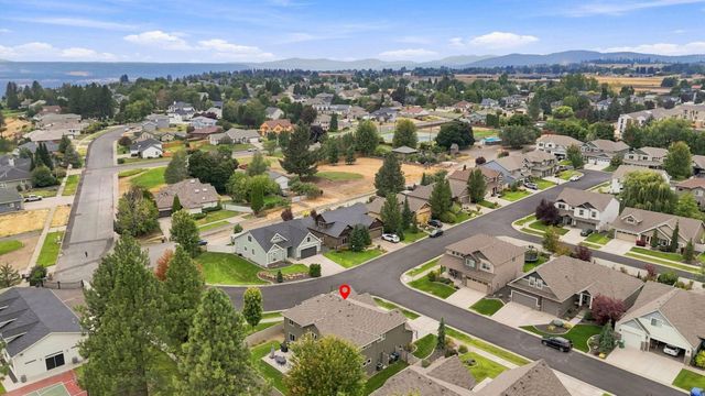 2823 W Sunset View Ln, Spokane, WA 99208