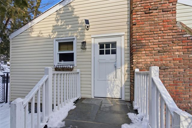 58 Oakdale Road, Centerport, NY 11721