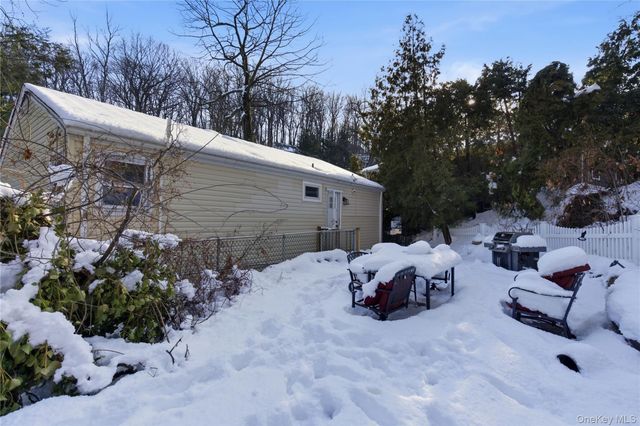 58 Oakdale Road, Centerport, NY 11721