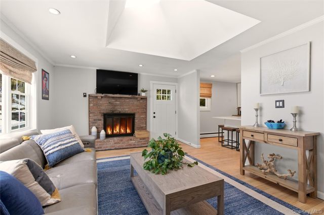 58 Oakdale Road, Centerport, NY 11721