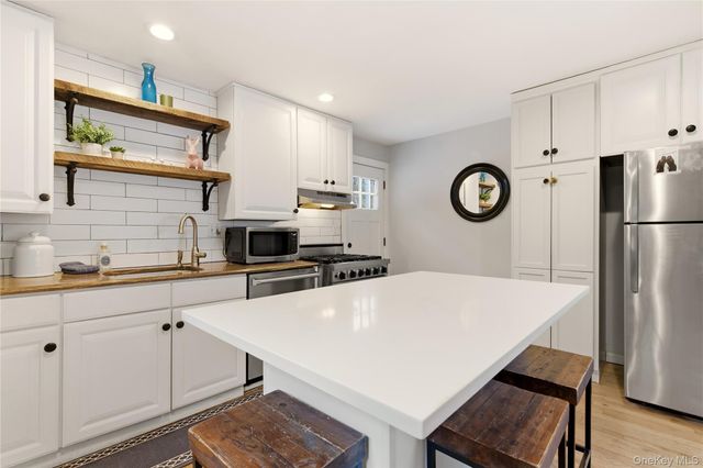 58 Oakdale Road, Centerport, NY 11721