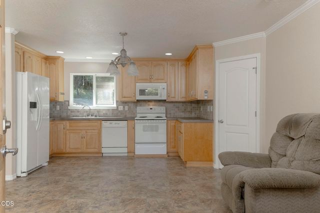 5195 Riverbanks Road, Grants Pass, OR 97527