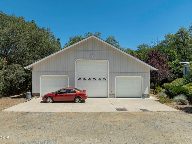 5195 Riverbanks Road, Grants Pass, OR 97527