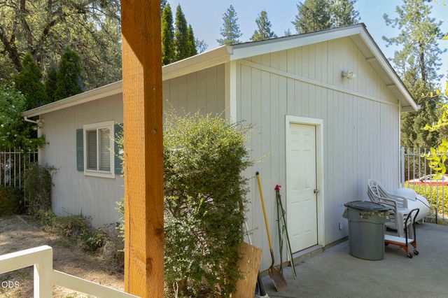 5195 Riverbanks Road, Grants Pass, OR 97527