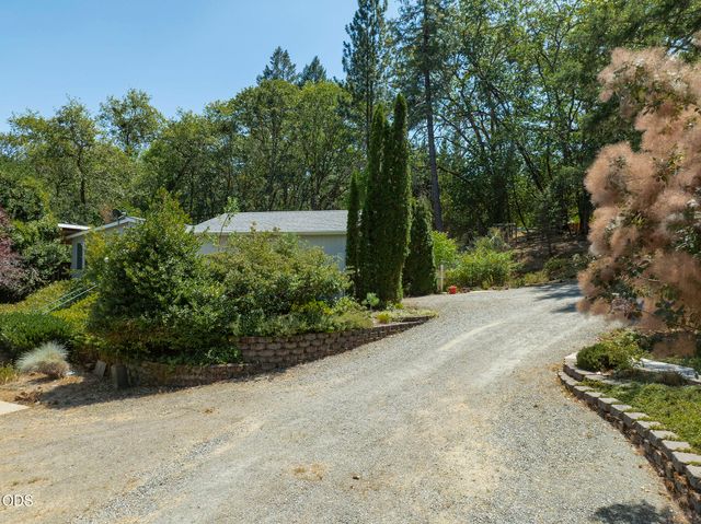 5195 Riverbanks Road, Grants Pass, OR 97527