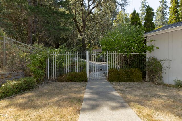 5195 Riverbanks Road, Grants Pass, OR 97527