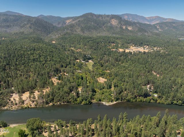 5195 Riverbanks Road, Grants Pass, OR 97527