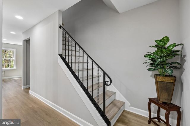 6302 PADDINGTON LN, Centreville, VA 20120