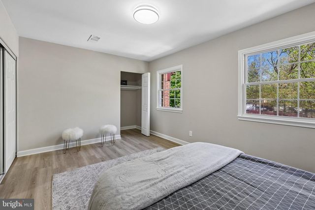 6302 PADDINGTON LN, Centreville, VA 20120