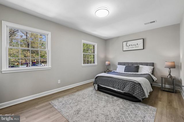 6302 PADDINGTON LN, Centreville, VA 20120