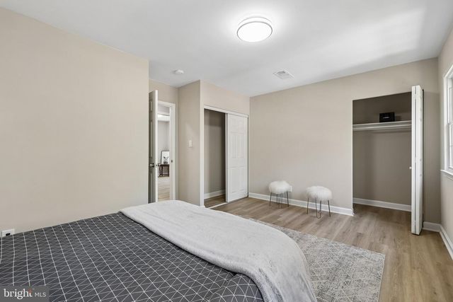 6302 PADDINGTON LN, Centreville, VA 20120