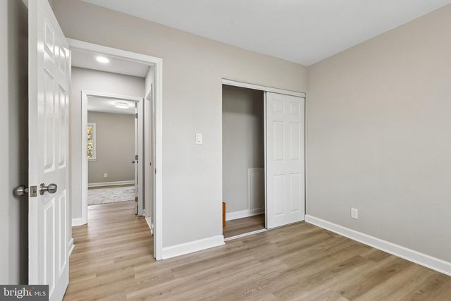 6302 PADDINGTON LN, Centreville, VA 20120