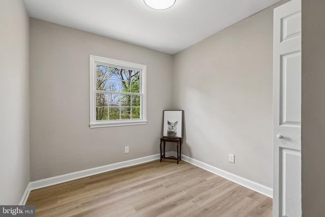 6302 PADDINGTON LN, Centreville, VA 20120