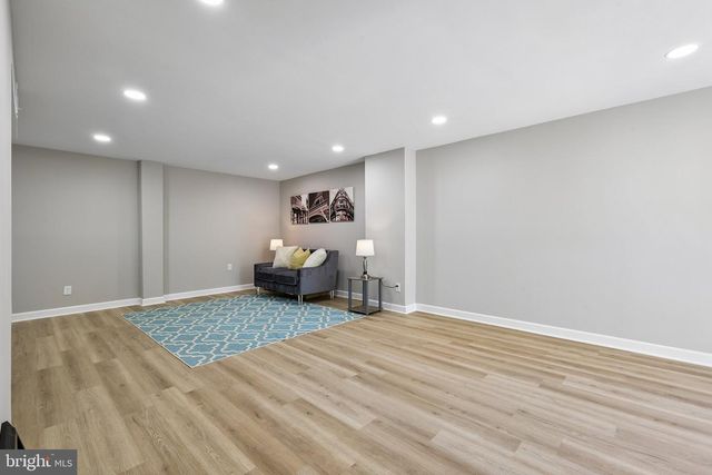 6302 PADDINGTON LN, Centreville, VA 20120