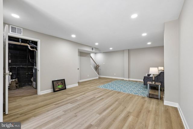 6302 PADDINGTON LN, Centreville, VA 20120
