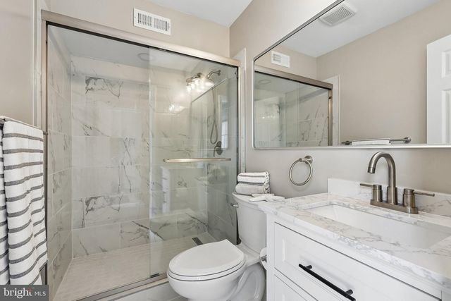 6302 PADDINGTON LN, Centreville, VA 20120